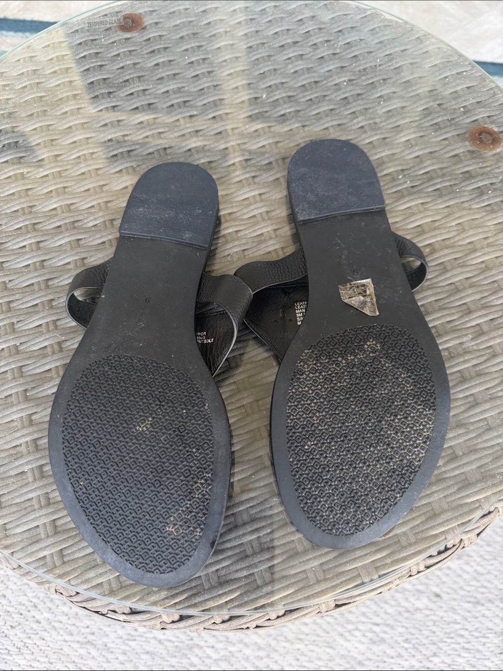 Tory Burch Black Leather Thong Sandals with Gold Logo Accent - Picture 3 of 3